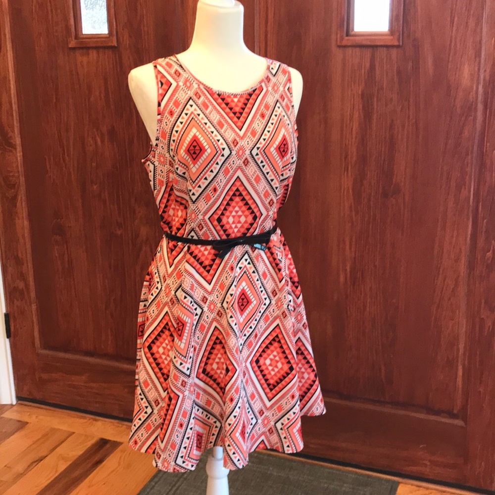 Coral geometric sleeveless dress. Skirt is lined - Picture 1 of 4